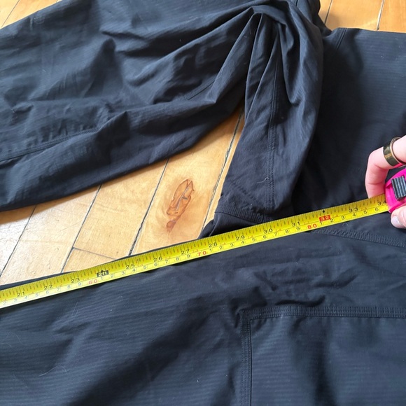 Lululemon Sz M 2025 Dance Studio Black Cargo Mid Rise Athleisure Pants - Picture 12 of 12